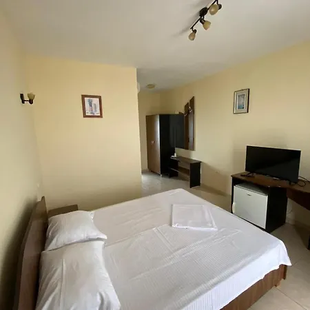 Pescarus Guest house *